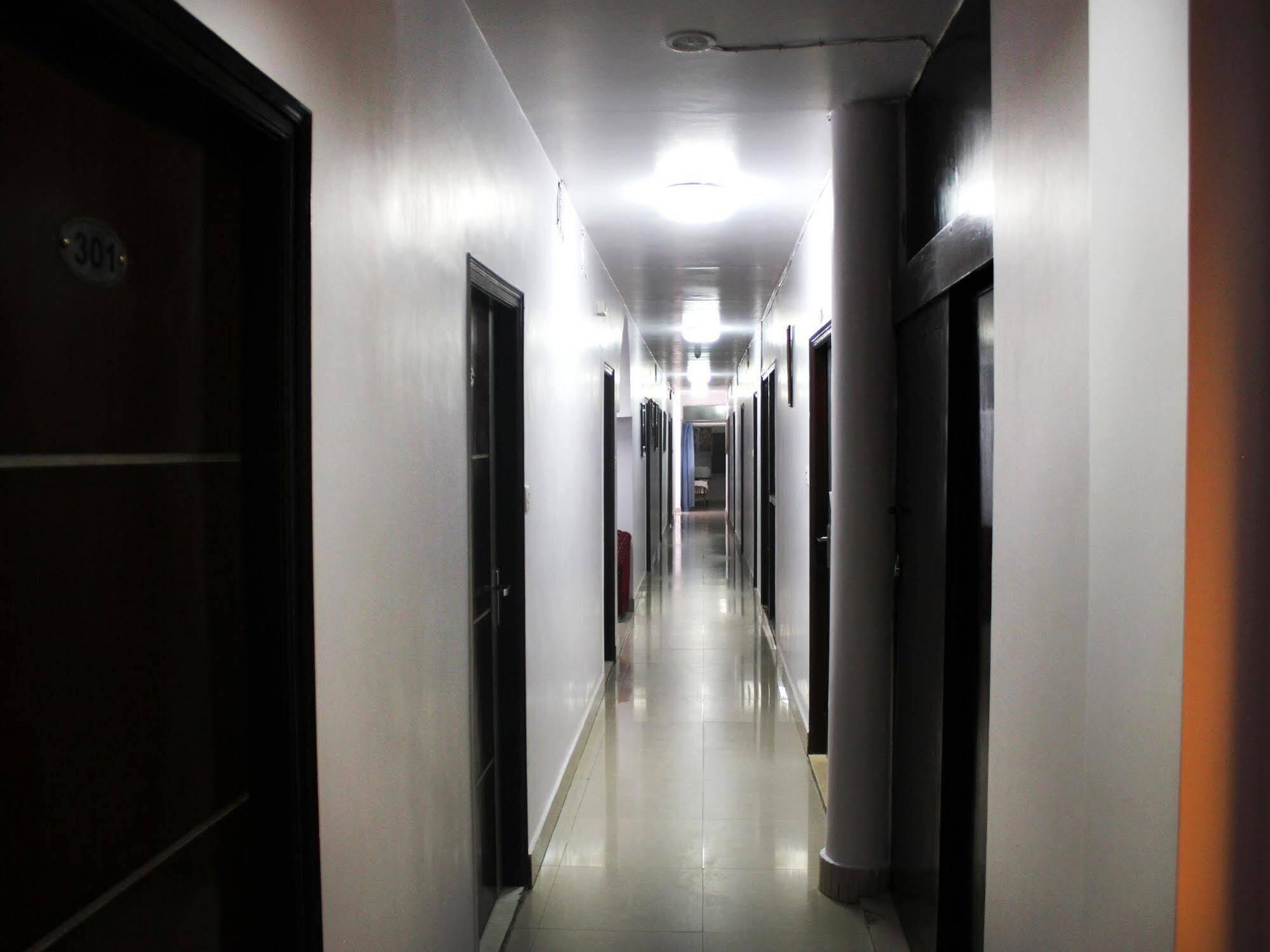 Hotel Rajmandir ฟารีดาบัด ภายนอก รูปภาพ