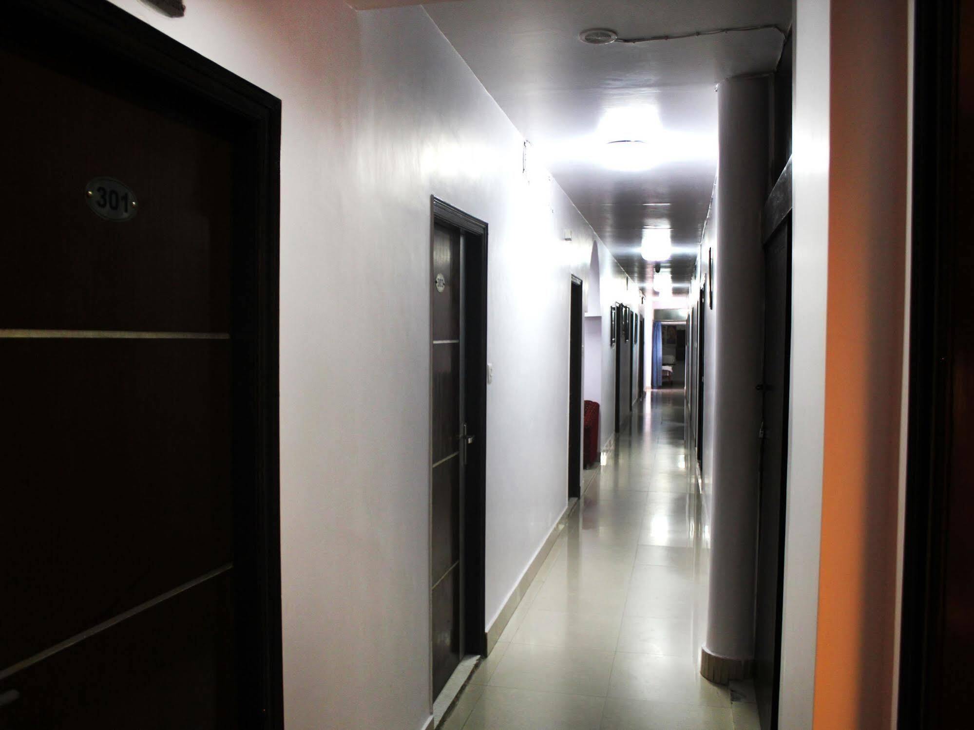 Hotel Rajmandir ฟารีดาบัด ภายนอก รูปภาพ