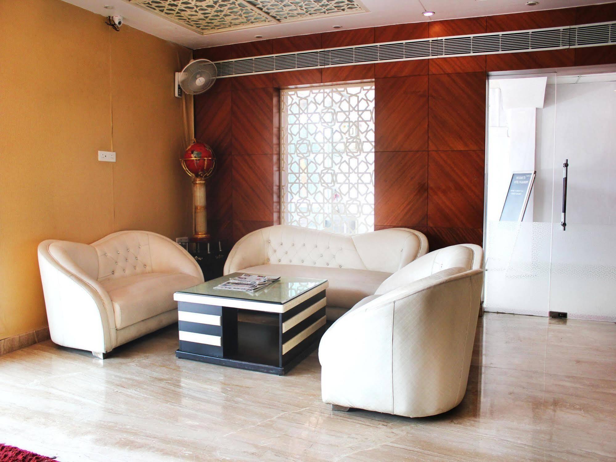 Hotel Rajmandir ฟารีดาบัด ภายนอก รูปภาพ